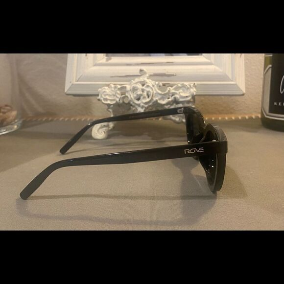 ROVE black cat eye sunglass UV 400 Protect… - Picture 5 of 10